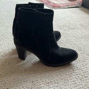 Gently used Johnston and Murphy booties